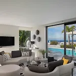 Modern 4br With Pool & Sea Views Villa