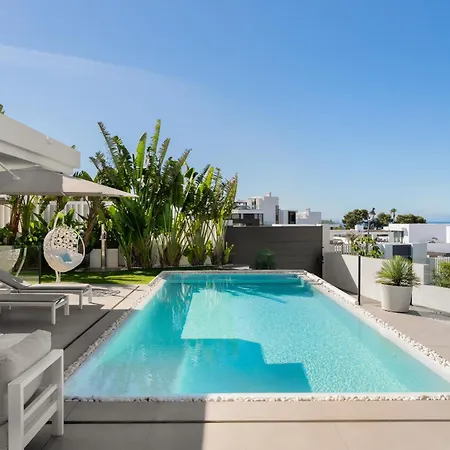 Modern 4br With Pool & Sea Views Villa