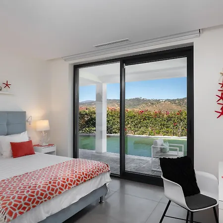 Villa 4-Bedroom Modern Villa With Sea View Marbella