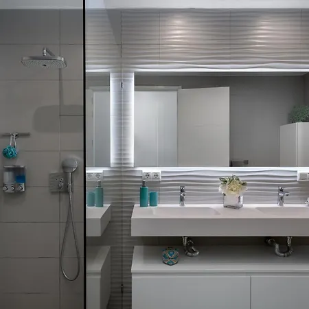 וילה Modern 4br With Pool & Sea Views מארבלה