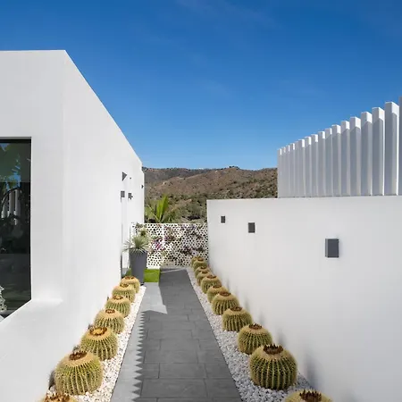4-Bedroom Modern Villa With Sea View