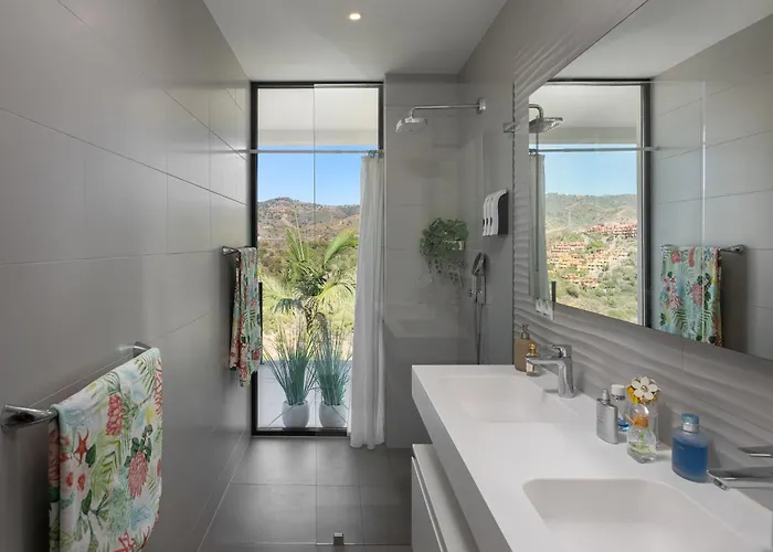 4-bedroom Modern With Sea View *