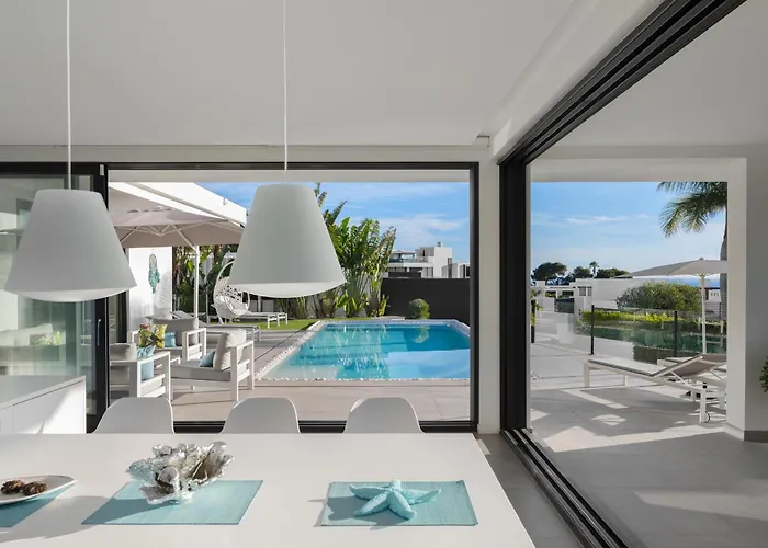 4-bedroom Modern With Sea View *