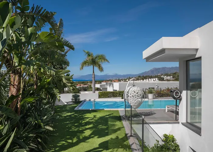 4-bedroom Modern With Sea View *