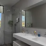 Modern 4br With Pool & Sea Views
