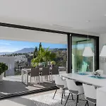 Modern 4br With Pool & Sea Views *