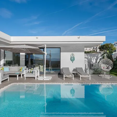 ヴィラ 4-Bedroom Modern Villa With Sea View マルベーリャ