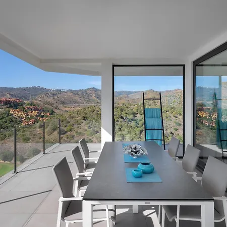 ヴィラ 4-Bedroom Modern Villa With Sea View マルベーリャ