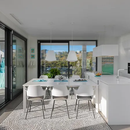 ヴィラ 4-Bedroom Modern Villa With Sea View マルベーリャ