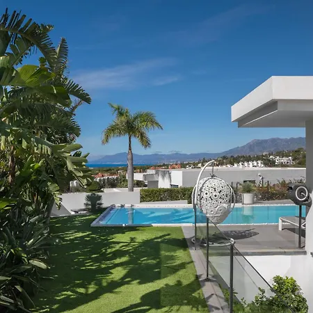 4-Bedroom Modern Villa With Sea View *
